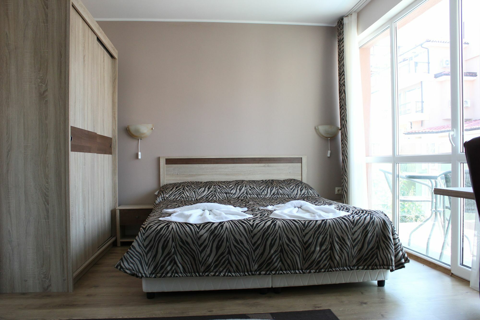 Family Hotel Venera Święty Włas Zewnętrze zdjęcie